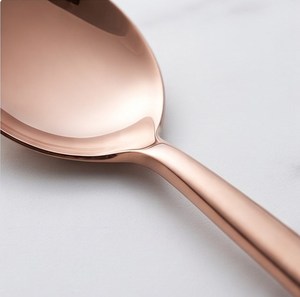 Ensemble de couverts modernes en or rose avec finition miroir, résistant à la rouille, pour la table de mariage - Product Image 2