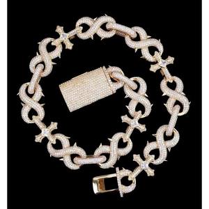 Cadena Cubana de Diamantes en Oro y Plata Personalizada de Alta Demanda para Estilo Urbano, Fiestas y Compromisos, Disponible para la Venta - Product Image 1