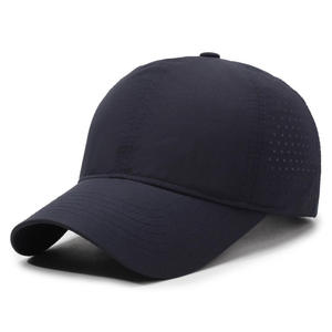 Casquette de baseball sportive 6 panneaux personnalisée en gros, conçue par l'usine avec des trous découpés au laser, respirante et imperméable, conçue pour les passionnés de sport - Product Image 1