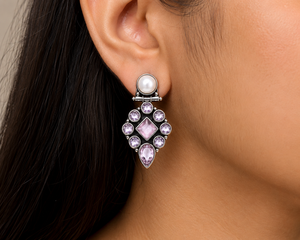 Pendientes Colgantes de Perlas y Flores de Plata Antigua de Moda, Disponibles con MOQ |   Pendientes de Piedra Rosa |   Joyería Étnica Hecha a Mano |   Boho - Product Image 4