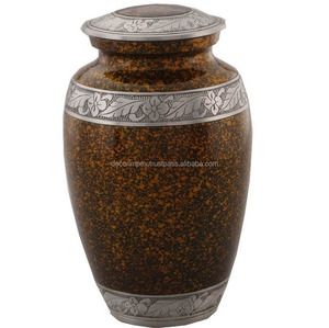 Urna Funeraria Clásica Moderna Hecha a Mano de Latón y Aluminio con Diseño de Ondas de Fuego para Cenizas Humanas - Product Image 5