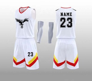 Ensemble de vêtements de sport personnalisés haut de gamme pour le basketball : maillot et short de performance en tissu respirant à séchage rapide pour équipes sportives - Product Image 5