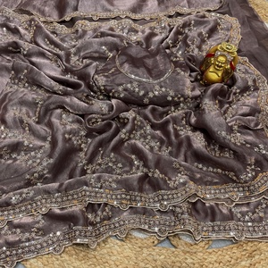 Sari de Seda Royal Pure Space con Bordado Original de Cuentas Doradas, Borde con Diseño de Corte Exclusivo, Blusa Elegante y Lujosa, Sari Premium para Fiestas - Product Image 5