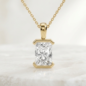 Pendentif solitaire demi-sertie en diamant CVD de 1,00 ct, taille radiant, cultivé en laboratoire, certifié IGI, minimaliste, avec chaîne en or jaune 14 carats et boucle de 2 mm - Product Image 4