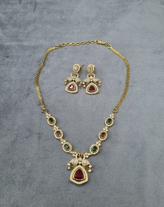 Conjunto de Collar Delicado con Motivo de Pavo Real y Piedras Talladas en Trillón, con Pendientes a Juego, Joyería Tradicional Étnica para Bodas - Product Image 3
