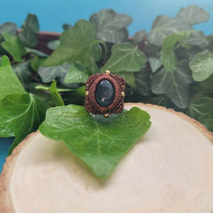 Anillo de Macramé Hecho a Mano con Gema Ovalada de Cristal, Cordón Encerado Marrón Ajustable, Joyería Boho, Certificado IGI, Chapado en Oro de 14K - Product Image 2