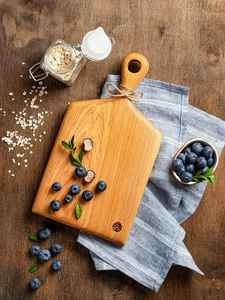Planche à découper robuste en bois d'acacia naturel, conçue pour trancher le pain, découper la viande et couper les fruits. - Product Image 6