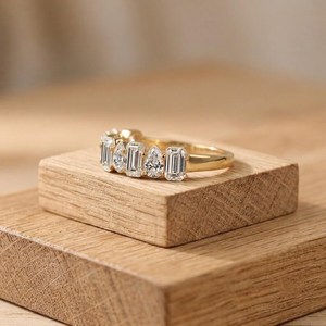 Bague d'éternité pour femme en or massif 10K 14K 18K avec diamants de laboratoire taille poire et taille émeraude, couleur E, clarté VVS - Product Image 4