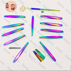 แหนบต่อขนตาแบบมีโลโก้สั่งทำได้ เคลือบสีชมพูฟ้าแบบด้านและเงา พร้อมกล่องแม่เหล็ก - Product Image 3