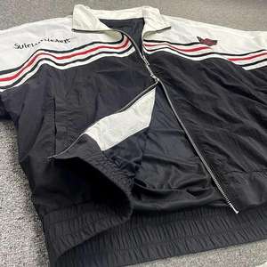 Conjunto de dos piezas de poliéster transpirable para verano: chaqueta y pantalones cortos - Product Image 3