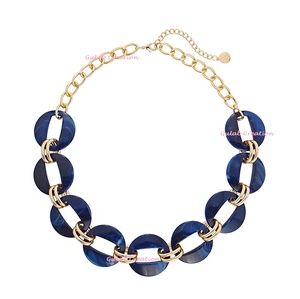 Gargantilla de cadena de anillo de resina azul y metal, collares para mujer, cadena de eslabones para ocasiones de aniversario - Product Image 1