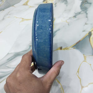 Collection de vaisselle élégante en porcelaine bleue avec bols coordonnés, plat de service, cuisine sophistiquée pour restaurants ou hôtels - Product Image 5