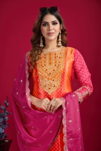 Vestido de mujer indio y pakistaní último diseñador Pure Chinon seda bordado secuencia trabajo Kurti conjunto por Fatema Fashion - Product Image 5