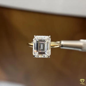 Bague de fiançailles vintage en moissanite taille radiant, certifiée IGI, en argent sterling, solitaire pour femme, bijoux de mariage - Product Image 2