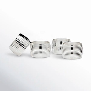 Anneau de serviette rond en métal argenté, parfait pour une utilisation quotidienne, pour la mise en place de tables, la restauration, les restaurants et les hôtels, provenant d'Inde. - Product Image 4