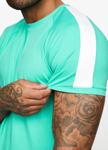 Ensemble polo et short homme été, couleur unie, impression sérigraphique personnalisée OEM, logo frontal, manches courtes, col rond. - Product Image 4