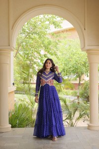 Vestido indio de primera calidad, elegante y sofisticado, llamativo y moderno, ideal para Navratri. - Product Image 4