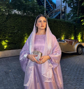 Elegante Caftán Lavanda con Perlas y Cintura Natural para Mujer, Vestido de Noche de Lujo con Brillo, Diseño Moderno y Étnico - Product Image 4