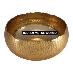 Vente en gros : Support de bol sur piétement en métal argenté antique, Uruli vintage en aluminium, support d'urne, pot de fleurs, centre de table pour mariage, maison, hôtel - Product Image 3