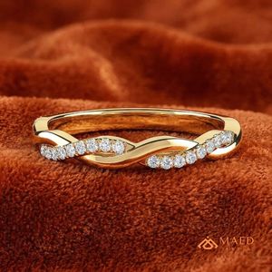 แหวนหมั้นเพชรโมอิสซาไนต์ทรงบิดเคลือบทอง 18K สำหรับผู้หญิง - แหวนแต่งงานและวันครบรอบสุดหรู - Product Image 4
