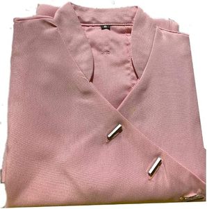 Uniforme de Salón de Belleza Rosa para Mujer, Túnica de Manga Corta para Spa, Masajes, Terapeuta de Uñas, Blusa de Trabajo con Botones Laterales, Logotipo Personalizado, Túnica de Esteticista - Product Image 2