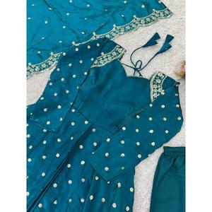 Vestido de Fiesta de Diseño Hecho a Mano con Corte en A, Dupatta y Cintura Impero Inferior, Hecho de Tela de Organza - Product Image 5