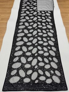 Sari en Georgette Premium Brodé Rouge avec Travaux de Fil Doré, Vêtement Traditionnel Indien et Pakistanais pour Femmes, Idéal pour Mariages et Fêtes - Product Image 3