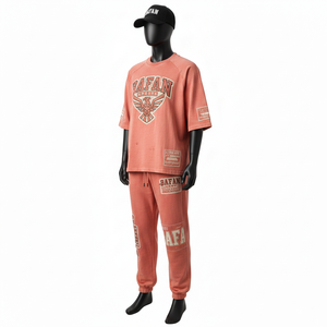 Ensemble deux pièces pour homme en coton polyester de haute qualité, tissu éponge français 300 GSM, respirant, couleur pêche, logo imprimé. - Product Image 4