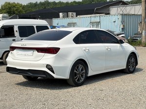 K3 Forte Clean White, berline coréenne d'occasion 2022, économique, durable, essence, automatique, quatre portes, idéale pour les trajets quotidiens - Product Image 2