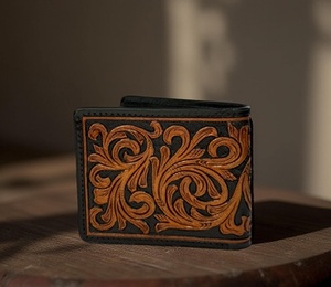 กระเป๋าสตางค์หนังแท้ 100% ลายดอกไม้แกะสลักแบบพับได้ สำหรับผู้ชาย ใช้ได้ทุกวัน ใส่บัตรและเงินสดได้หลายช่อง เหมาะสำหรับการใช้งานแบบมืออาชีพ - Product Image 2