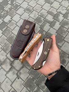 มีดพับลายศิลปะ ลายหมีขั้วโลก แสงออโรร่า ลายเกล็ดหิมะ ด้ามไม้ ใบมีดเหล็ก คมกริบ เปิดด้วยปุ่มกด - Product Image 2
