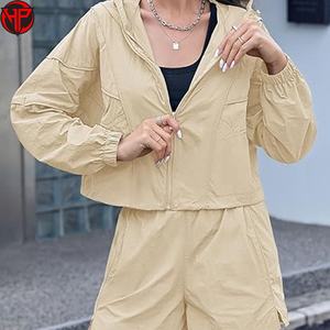 Ensemble court en nylon pour femmes sur mesure, été, uni, manches longues, coupe-vent, polyester, survêtement, ensemble court 2 pièces - Product Image 3