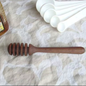 Cuillère à miel en bois rustique, traditionnelle, en spirale, pour le thé, le petit-déjeuner et la pâtisserie - Product Image 1