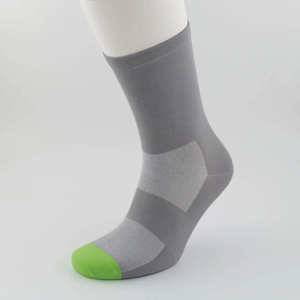 Chaussettes de sport personnalisées par sublimation, meilleure qualité, chaussettes pour hommes avec logo personnalisé imprimé, service OEM. - Product Image 3