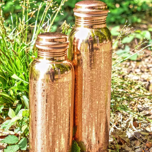 Botella de Agua de Cobre Puro 100% Hecha a Mano en India, Diseño Completamente Grabado, 1L, Regalo Ecológico, Vaso Ayurvédico - Product Image 1