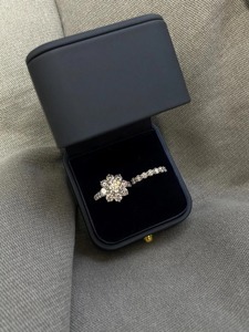 แหวนหมั้นเพชรซันฟลาวเวอร์เล็บรุ่นทองคำขาว 14K แหวนแต่งงานลายดอกไม้ แหวนสัญญา ดีไซน์เฉพาะ แรงบันดาลใจจากธรรมชาติ - Product Image 3