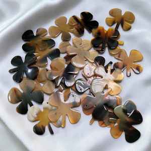 Adornos navideños de cuerno de búfalo y buey con acabado de alto brillo a precio de mayorista - Product Image 1