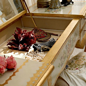 Coiffeuse de style français en acajou massif avec miroir pliant, ensemble de coiffeuse peint à la main à motifs floraux dorés, mobilier de chambre élégant - Product Image 4