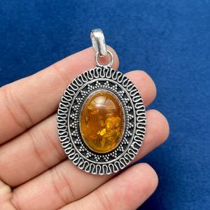 Pendentif ovale en ambre baltique fait à la main, bijoux de mariée en argent sterling, cadeau élégant pour femmes et filles, occasion spéciale - Product Image 4