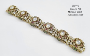 Bracelet Kundan 06776, bracelet plaqué Mehandi, pierre verte et blanche, bracelet de luxe en laiton, bijoux ethniques Kundan pour mariage - Product Image 2