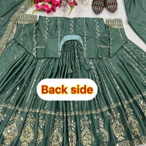 Robe Anarkali brodée verte pour femmes, robe de fête traditionnelle à manches longues pour mariage - Product Image 6