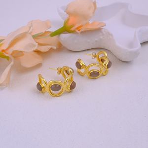 Diseñador gris piedra lunar piedra preciosa aro Stud pendientes hechos a mano chapado en oro de lujo declaración joyería al por mayor pendientes artesanales - Product Image 3