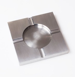 Cendrier carré moderne en aluminium, robuste, finition brossée, porte-cigarettes en métal, accessoire de fumeur pour la maison, le bureau, l'hôtel - Product Image 1