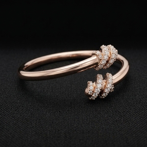 Anillo de Oro Rosa de 18K con Diamante Cultivado en Laboratorio de 0.166 CT, 3.35g, Oro Sólido, Diseño Minimalista Moderno Envolvente, para Boda o Compromiso - Product Image 3