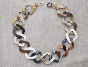 Collier en corne indienne fait main, écologique, style moderne, forme naturelle, poli, pour filles et femmes, par Perfect Enterprises - Product Image 2