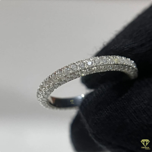 Bague de mariage en moissanite de luxe faite à la main en argent sterling 925 avec un design éternel étincelant pour femmes - Product Image 1
