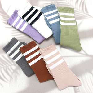 Chaussettes de yoga et de pilates pour femmes fabriquées en Corée KJ2 - Product Image 2