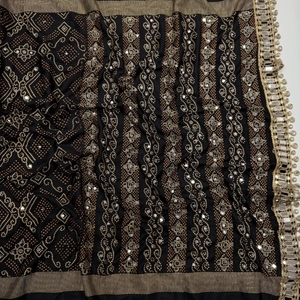Sari moderne en satin de viscose Ajrakh à séchage rapide avec broderie miroir originale pour célébrations festives par AARIKA TEXTILE - Product Image 6