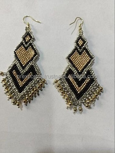 Pendientes Colgantes Bordados con Semillas Americanas, Estilo Clásico, para Fiestas y Eventos, Unisex, con Colores Nativos y Blanco - Product Image 3