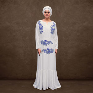 Kaftan en rayonne léger et respirant pour l'Aïd, coupe modeste avec détail de col minimaliste, manches longues et silhouette fluide longueur ras du sol - Product Image 1